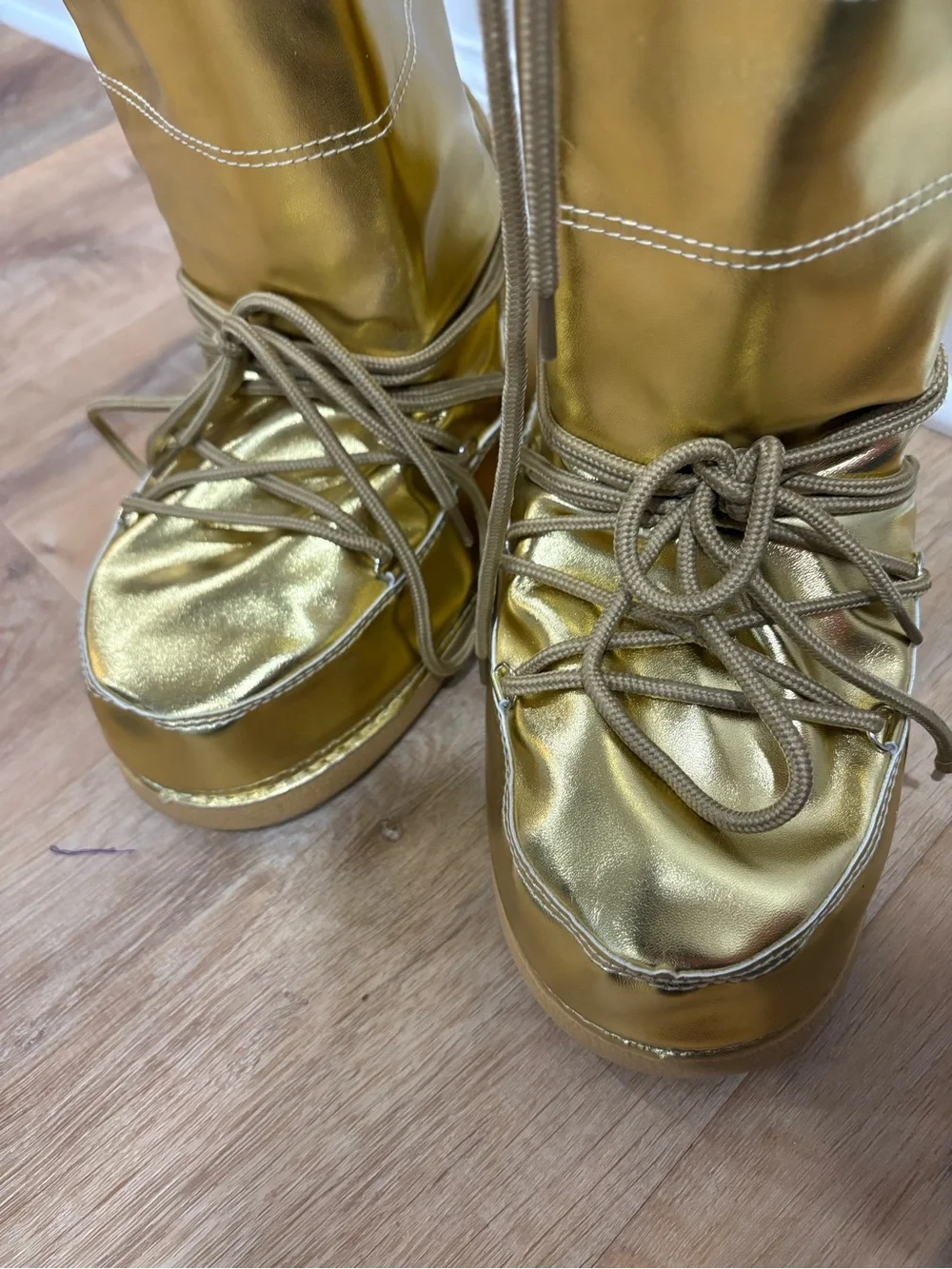 Cape Robbin Snowbell Puffy Moon Boots in Gold